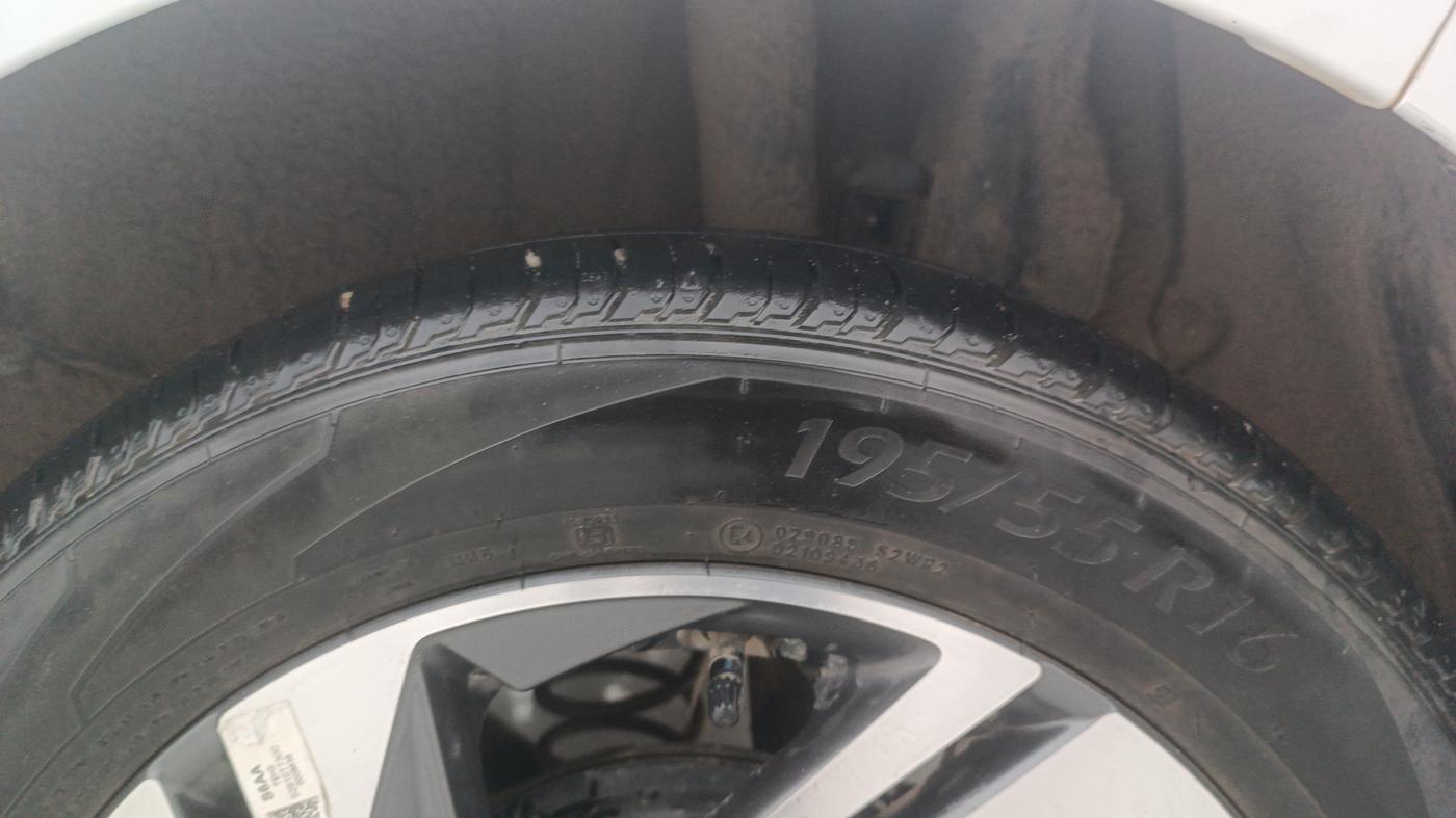 2022 Hyundai NEW I20 ASTA (O) 1.2 AT, Petrol, Automatic, 8,598 km, Left Rear Tyre Tread