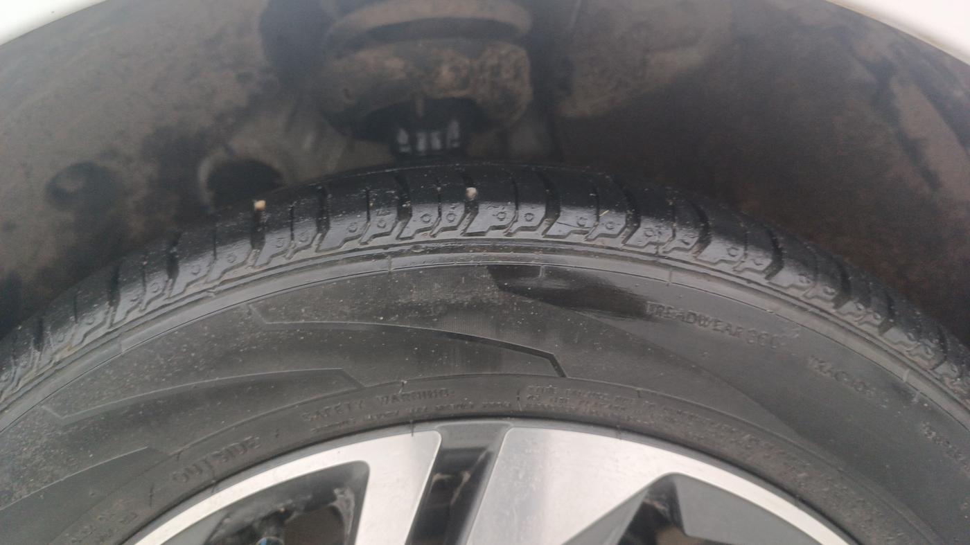 2022 Hyundai NEW I20 ASTA (O) 1.2 AT, Petrol, Automatic, 8,598 km, Left Front Tyre Tread