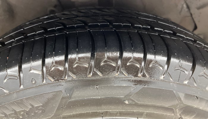 2017 Hyundai Verna 1.4 VTVT, Petrol, Manual, 53,984 km, Right Front Tyre Tread