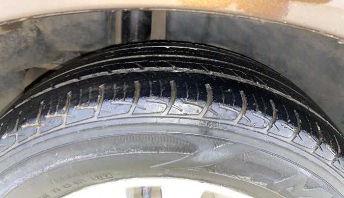2016 Maruti Ciaz ZXI, Petrol, Manual, 80,686 km, Right Rear Tyre Tread