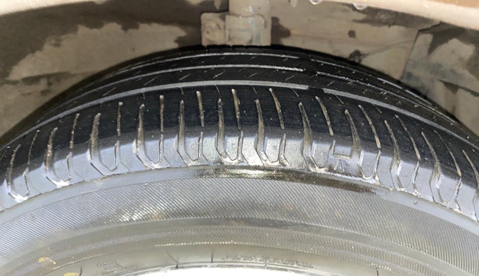2016 Maruti Ciaz ZXI, Petrol, Manual, 80,686 km, Right Front Tyre Tread