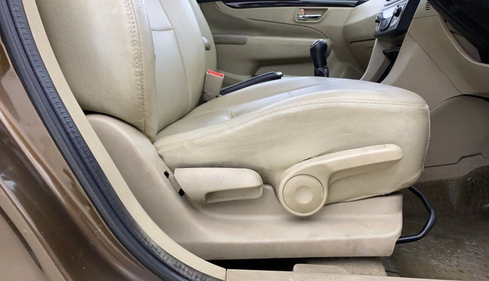 2016 Maruti Ciaz ZXI, Petrol, Manual, 80,686 km, Driver Side Adjustment Panel