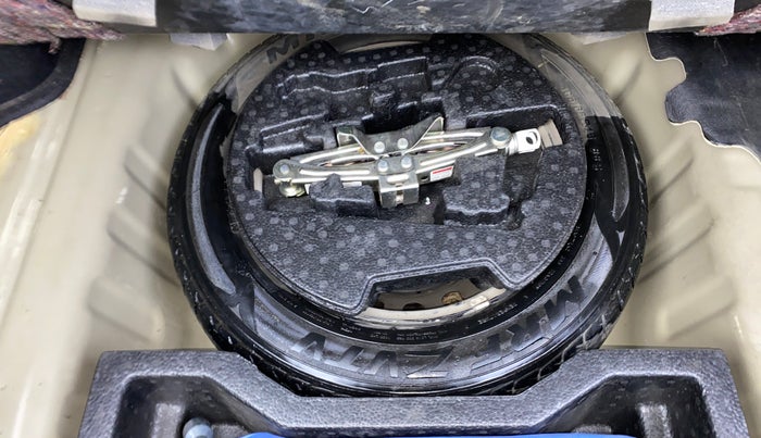 2016 Maruti Ciaz ZXI, Petrol, Manual, 80,686 km, Spare Tyre