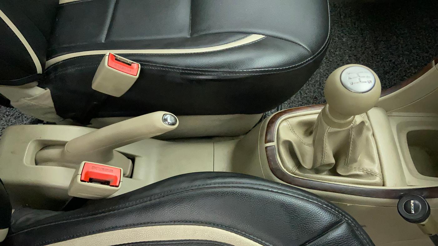 2015 Maruti Ertiga VXI, Petrol, Manual, 89,315 km, Gear Lever
