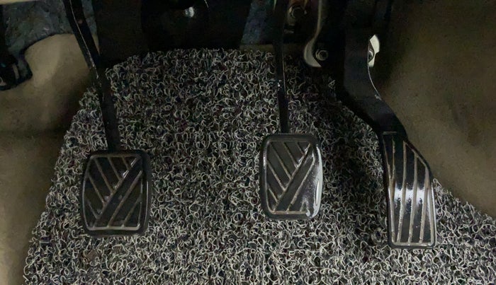 2015 Maruti Ertiga VXI, Petrol, Manual, 89,315 km, Pedals