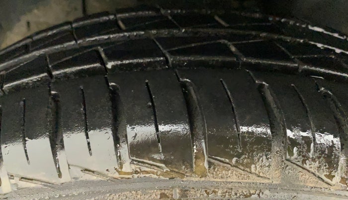 2023 Renault Kwid RXL 1.0 (O), Petrol, Manual, 3,068 km, Left Front Tyre Tread