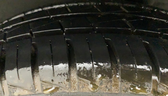 2023 Renault Kwid RXL 1.0 (O), Petrol, Manual, 3,068 km, Left Rear Tyre Tread