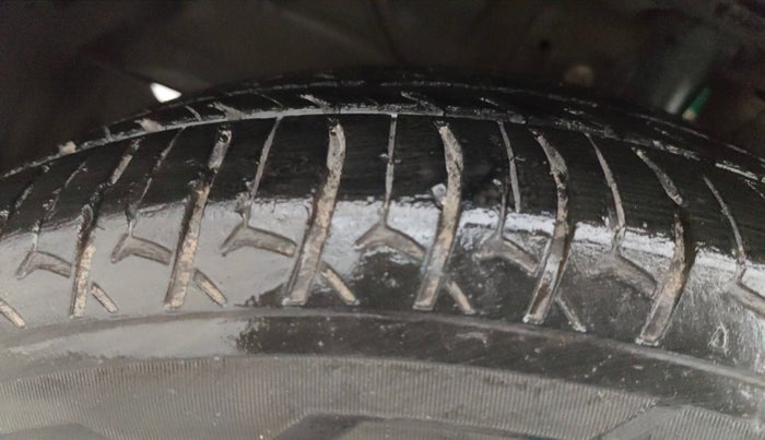 2021 Maruti Ertiga VXI CNG, CNG, Manual, 66,315 km, Left Front Tyre Tread