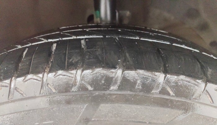 2021 Maruti Ertiga VXI CNG, CNG, Manual, 66,315 km, Right Front Tyre Tread