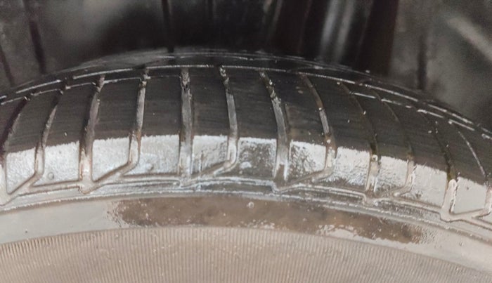 2021 Maruti Ertiga VXI CNG, CNG, Manual, 66,315 km, Left Rear Tyre Tread