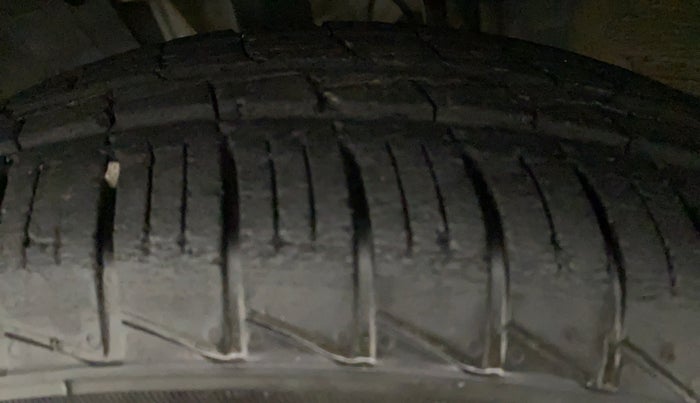 2019 Renault TRIBER RXZ, Petrol, Manual, 19,719 km, Right Rear Tyre Tread