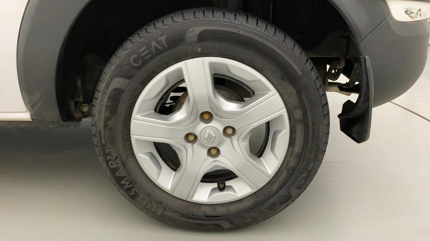 2019 Renault TRIBER RXZ, Petrol, Manual, 19,719 km, Left Rear Wheel