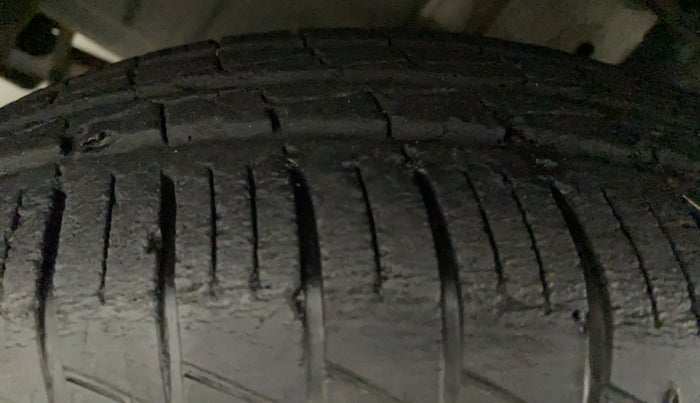2019 Renault TRIBER RXZ, Petrol, Manual, 19,719 km, Left Front Tyre Tread