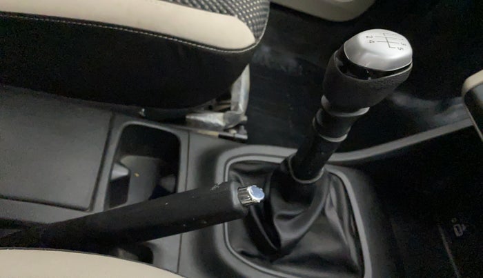 2019 Renault TRIBER RXZ, Petrol, Manual, 19,719 km, Gear Lever