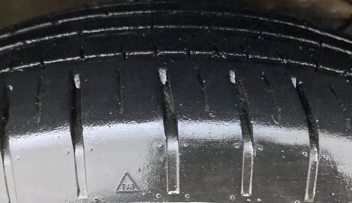 2020 Maruti Swift ZXI+, Petrol, Manual, 24,368 km, Right Front Tyre Tread