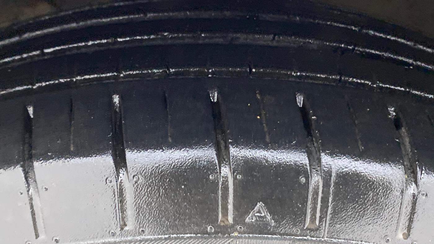 2020 Maruti Swift ZXI+, Petrol, Manual, 24,368 km, Left Front Tyre Tread