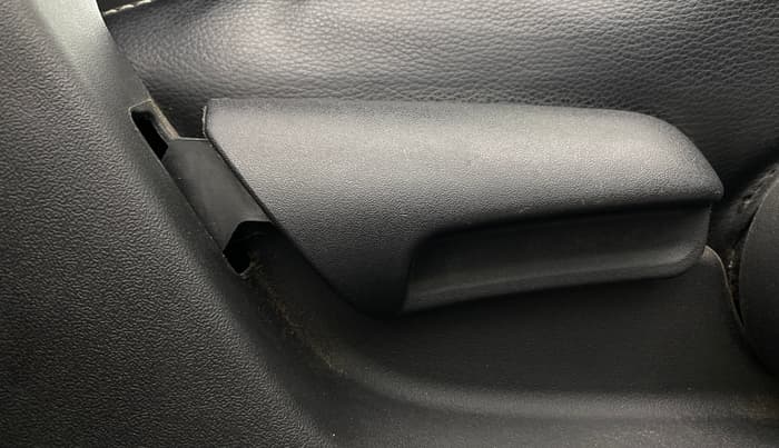 2018 Maruti S Cross ALPHA 1.3, Diesel, Manual, 1,22,381 km, Driver Side Adjustment Panel