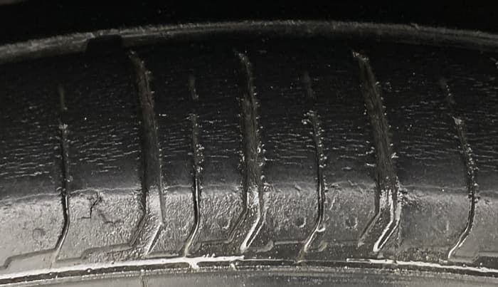 2018 Maruti S Cross ALPHA 1.3, Diesel, Manual, 1,22,381 km, Right Front Tyre Tread