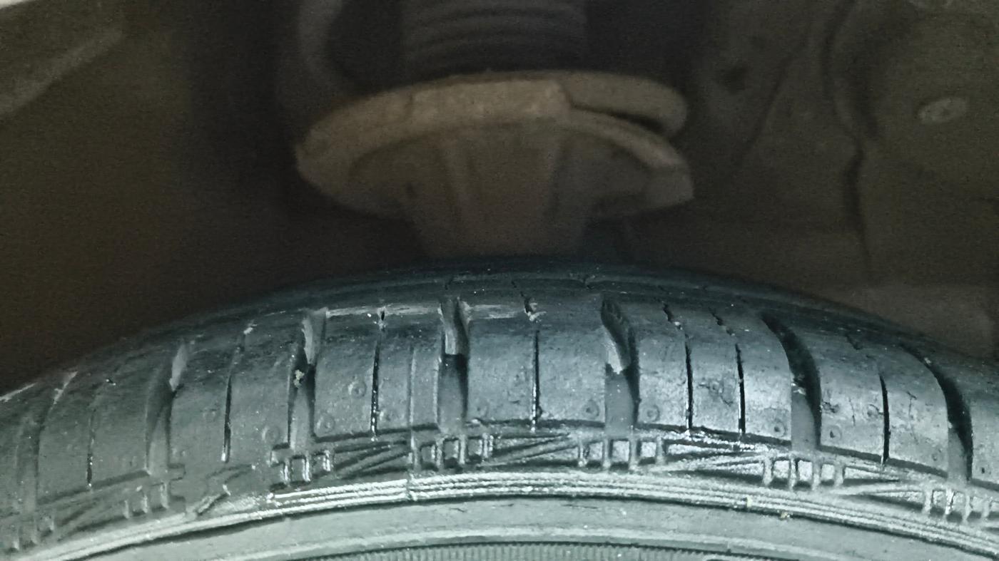 2018 Hyundai Eon ERA +, Petrol, Manual, 19,539 km, Right Front Tyre Tread