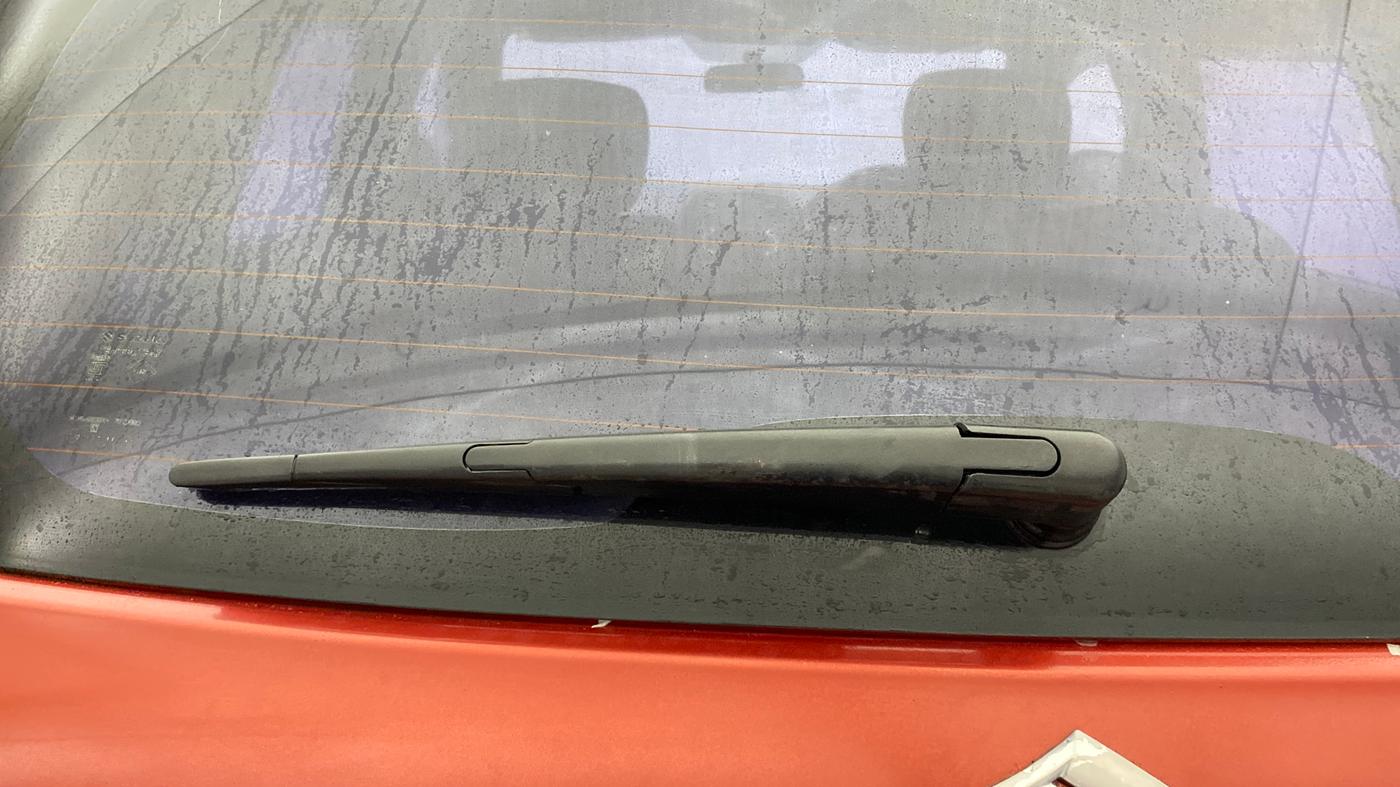 2016 Maruti Vitara Brezza ZDI, Diesel, Manual, 1,05,189 km, Rear Wiper