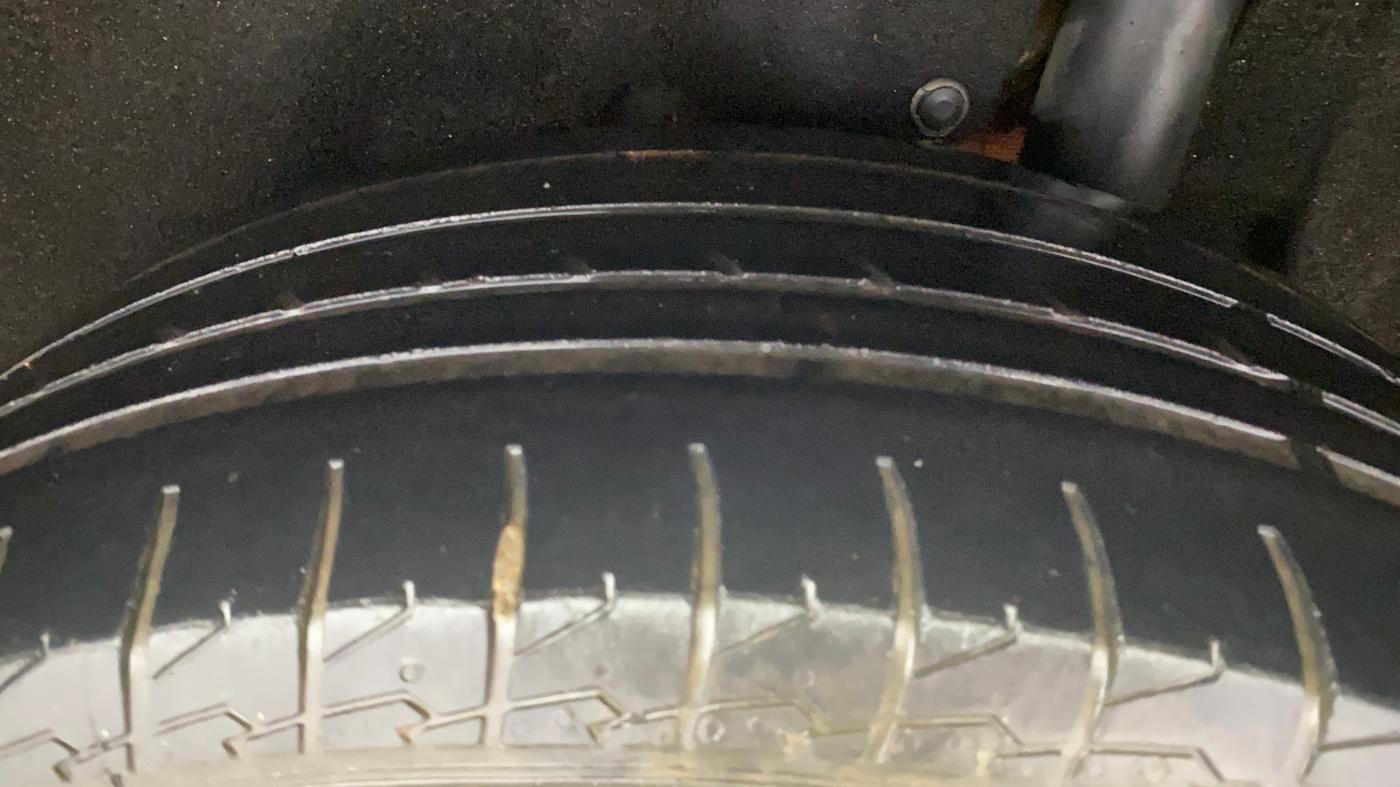 2016 Maruti Vitara Brezza ZDI, Diesel, Manual, 1,05,189 km, Left Rear Tyre Tread