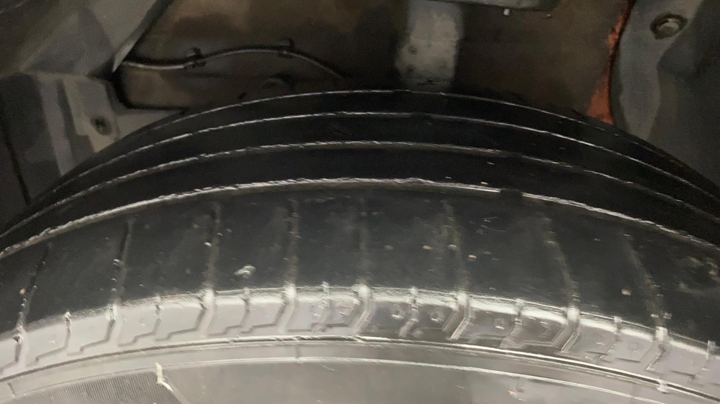 2016 Maruti Vitara Brezza ZDI, Diesel, Manual, 1,05,189 km, Left Front Tyre Tread