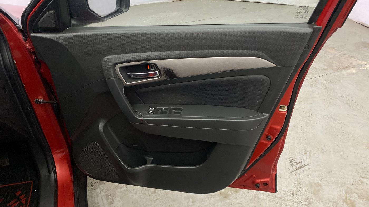 2016 Maruti Vitara Brezza ZDI, Diesel, Manual, 1,05,189 km, Driver Side Door Panels Control