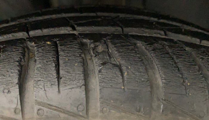 2019 Renault Kwid CLIMBER 1.0 AMT (O), Petrol, Automatic, 14,905 km, Right Front Tyre Tread