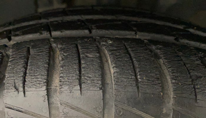 2019 Renault Kwid CLIMBER 1.0 AMT (O), Petrol, Automatic, 14,905 km, Left Front Tyre Tread