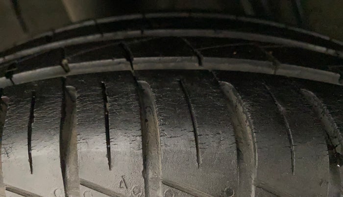 2019 Renault Kwid CLIMBER 1.0 AMT (O), Petrol, Automatic, 14,905 km, Right Rear Tyre Tread