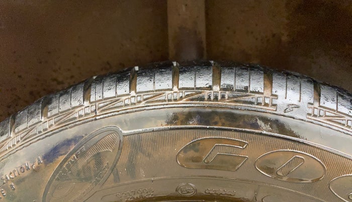 2013 Toyota Etios Liva G, Petrol, Manual, 76,410 km, Right Rear Tyre Tread