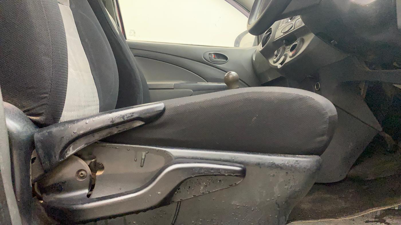 2013 Toyota Etios Liva G, Petrol, Manual, 76,824 km, Driver Side Adjustment Panel