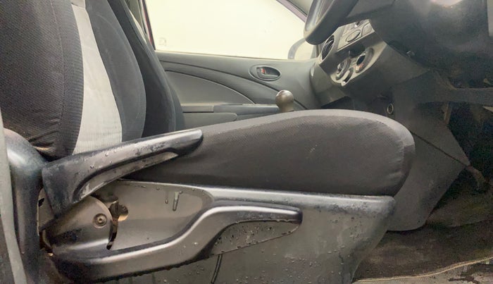 2013 Toyota Etios Liva G, Petrol, Manual, 76,410 km, Driver Side Adjustment Panel