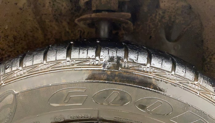 2013 Toyota Etios Liva G, Petrol, Manual, 76,410 km, Right Front Tyre Tread