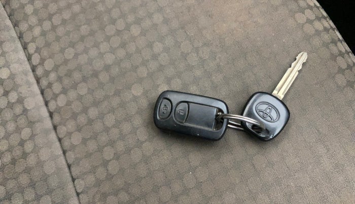 2013 Toyota Etios Liva G, Petrol, Manual, 76,410 km, Key Close Up