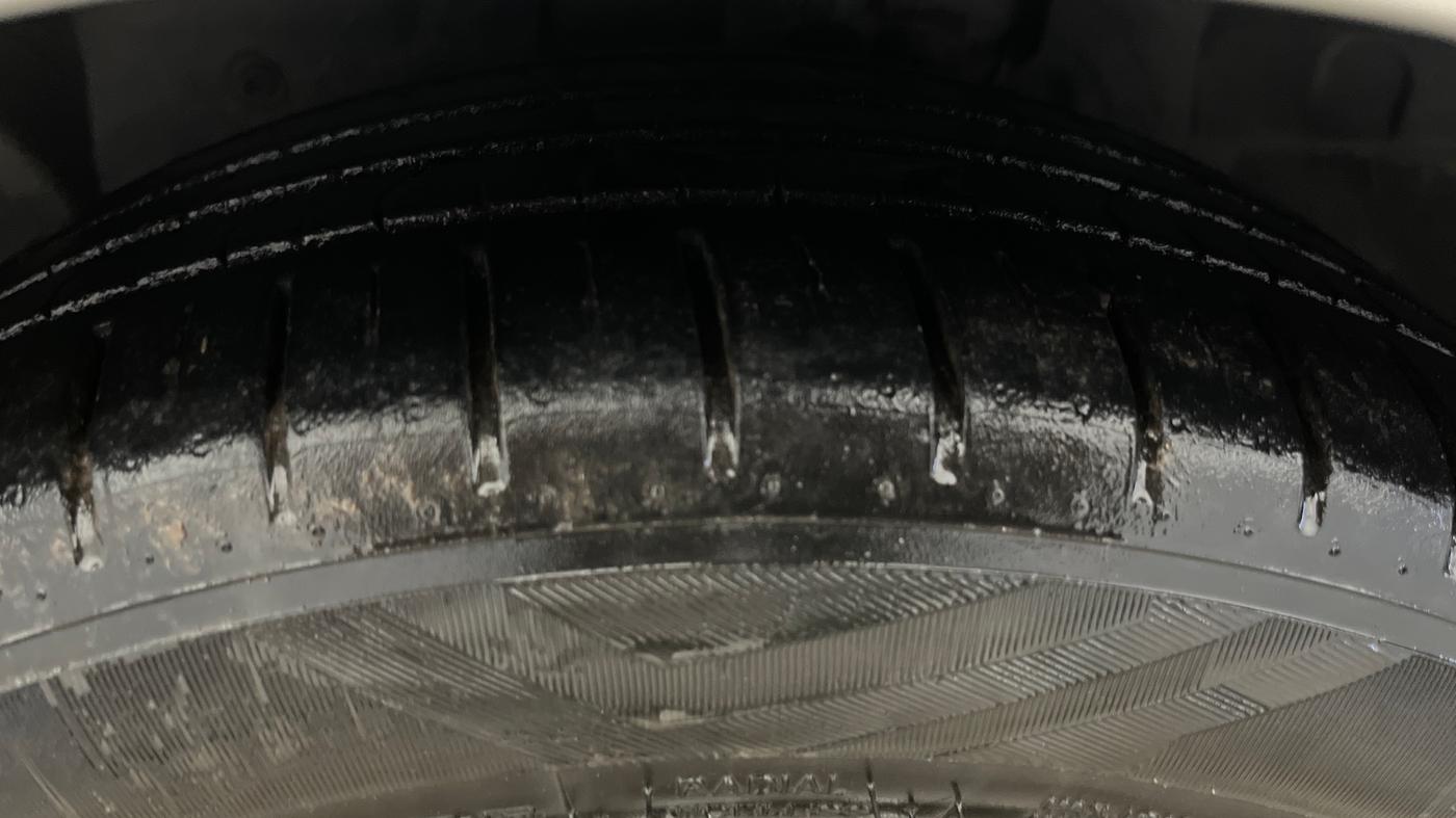 2019 Ford New Figo TITANIUM BLU 1.2 PETROL, Petrol, Manual, 82,960 km, Left Front Tyre Tread