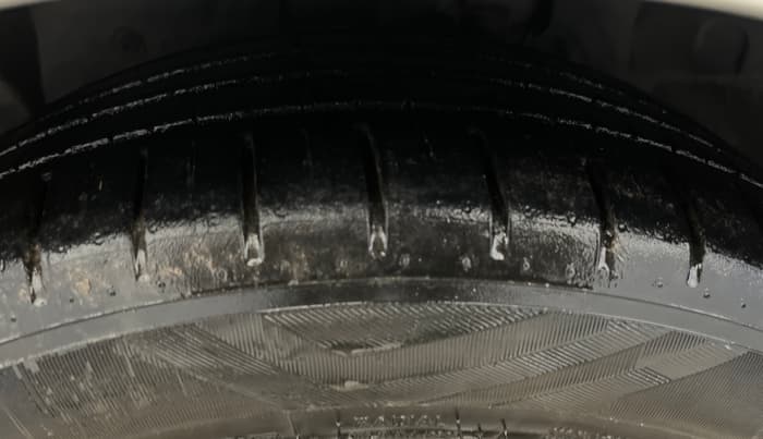 2019 Ford New Figo TITANIUM BLU 1.2 PETROL, Petrol, Manual, 82,960 km, Left Front Tyre Tread