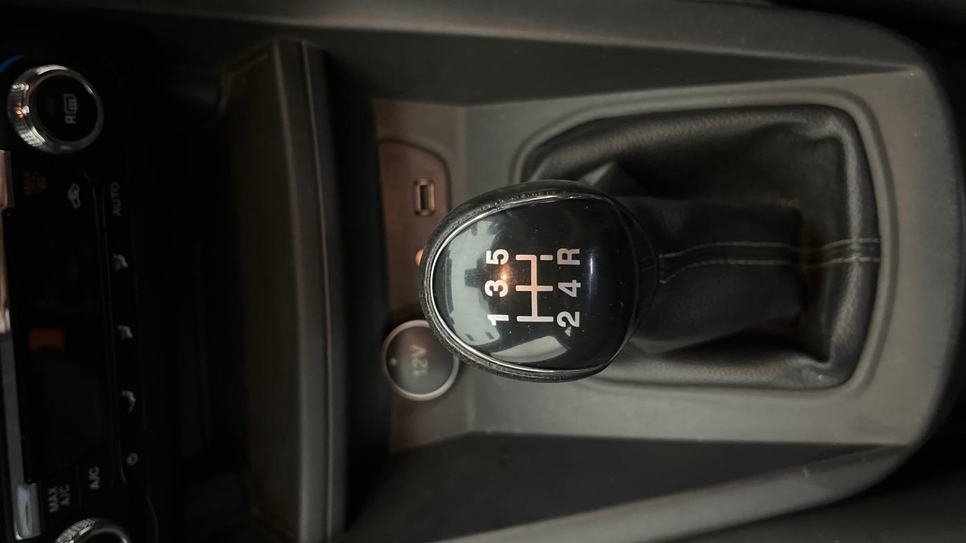 2019 Ford New Figo TITANIUM BLU 1.2 PETROL, Petrol, Manual, 82,960 km, Gear Lever