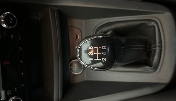 2019 Ford New Figo TITANIUM BLU 1.2 PETROL, Petrol, Manual, 82,960 km, Gear Lever