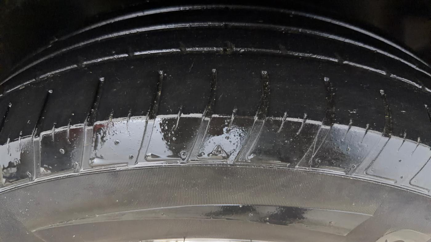 2022 Tata Harrier XZA PLUS 2.0L, Diesel, Automatic, 75,000 km, Right Front Tyre Tread