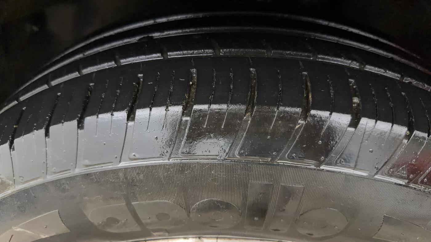 2022 Tata Harrier XZA PLUS 2.0L, Diesel, Automatic, 75,000 km, Left Front Tyre Tread
