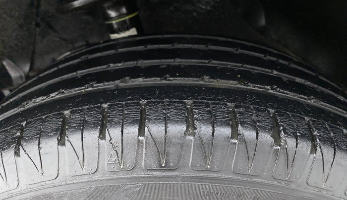 2018 Maruti Vitara Brezza ZDI PLUS, Diesel, Manual, 57,593 km, Left Front Tyre Tread