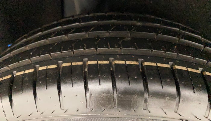 2017 Maruti Baleno ALPHA PETROL 1.2, Petrol, Manual, 53,948 km, Right Rear Tyre Tread