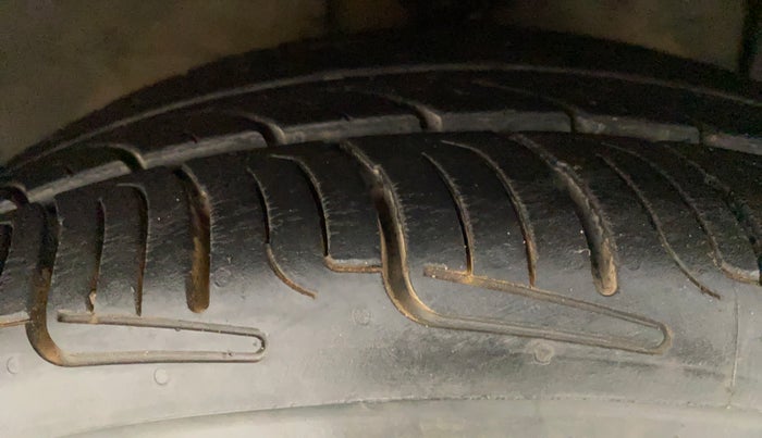 2014 Hyundai Xcent SX AT 1.2 (O), Petrol, Automatic, 31,636 km, Right Front Tyre Tread