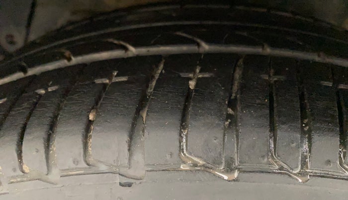 2014 Hyundai Xcent SX AT 1.2 (O), Petrol, Automatic, 31,636 km, Right Rear Tyre Tread
