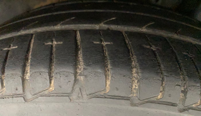 2014 Hyundai Xcent SX AT 1.2 (O), Petrol, Automatic, 31,636 km, Left Rear Tyre Tread