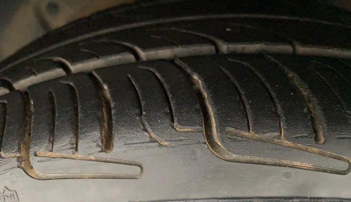 2014 Hyundai Xcent SX AT 1.2 (O), Petrol, Automatic, 31,636 km, Left Front Tyre Tread