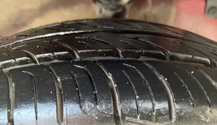 2015 Hyundai Eon ERA +, Petrol, Manual, 42,818 km, Right Front Tyre Tread