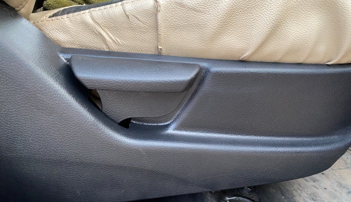 2015 Hyundai Eon ERA +, Petrol, Manual, 42,818 km, Driver Side Adjustment Panel