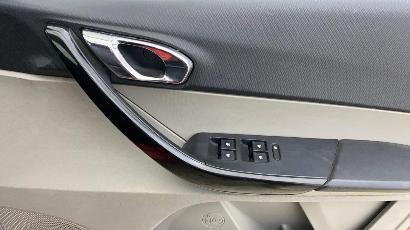 2017 Tata Tiago XZ PETROL, Petrol, Manual, 91,249 km, Driver Side Door Panels Control